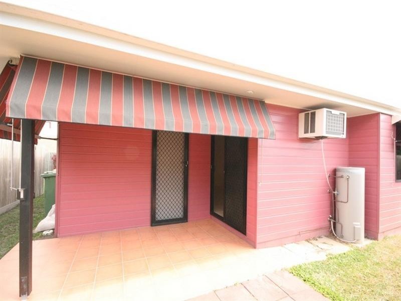 2/5 East Street, Sarina QLD 4737