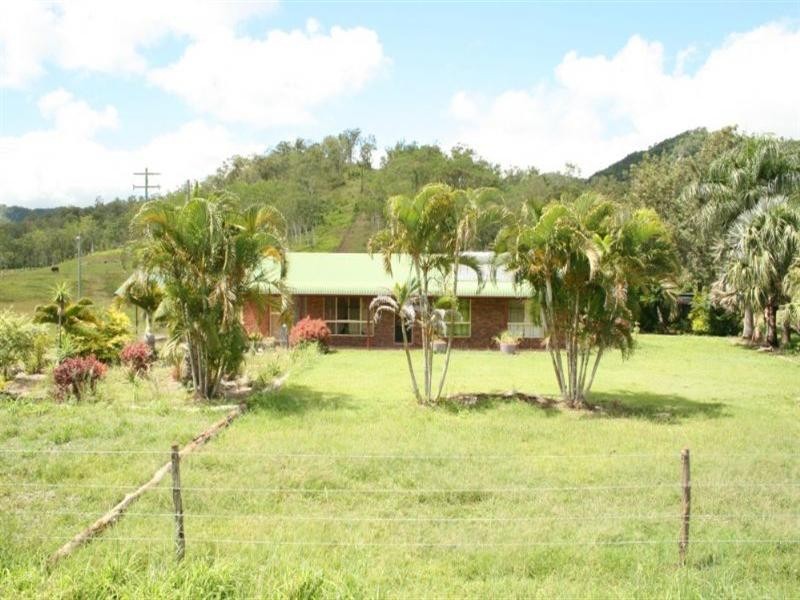 727 Range Road, Sarina QLD 4737