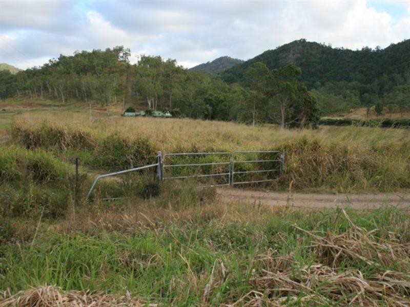 727 Range Road, Sarina QLD 4737