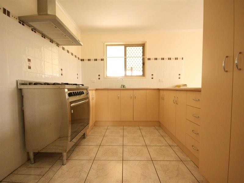 8 Castaway, Sarina QLD 4737