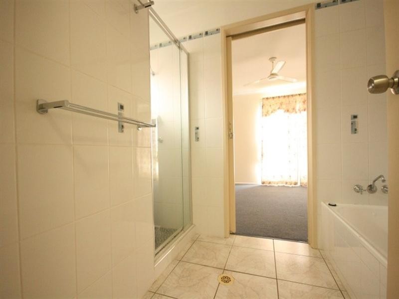 8 Castaway, Sarina QLD 4737