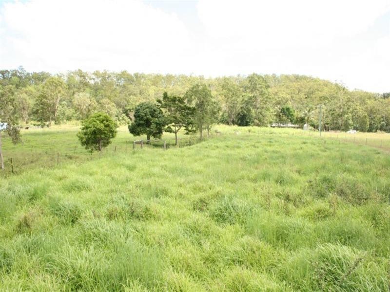 727 Range Road, Sarina QLD 4737