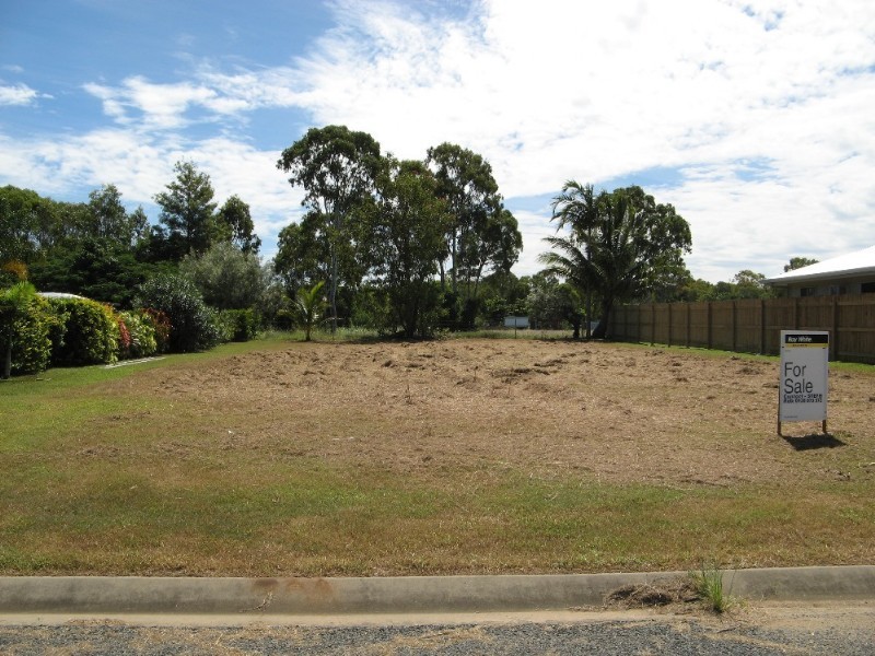 8 Rasmussen, Armstrong Beach QLD 4737