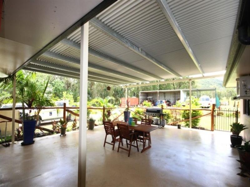 165 Smart Road, Sarina QLD 4737