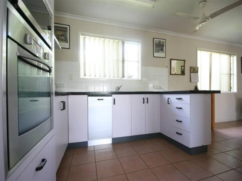 8 Brooksfield, Sarina Beach QLD 4737