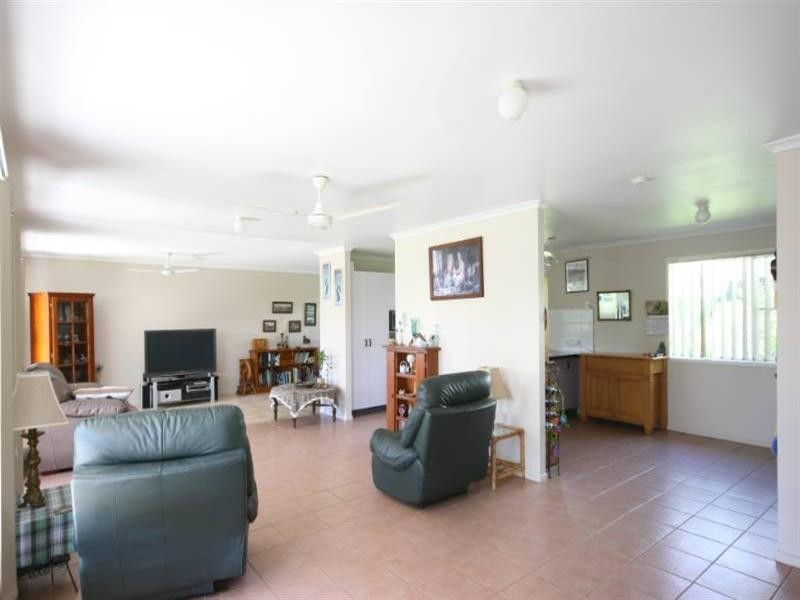 8 Brooksfield, Sarina Beach QLD 4737