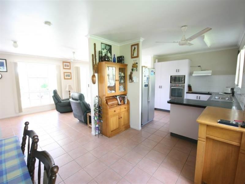 8 Brooksfield, Sarina Beach QLD 4737