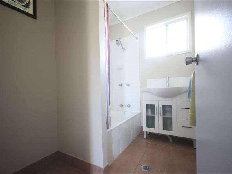 8 Brooksfield, Sarina Beach QLD 4737
