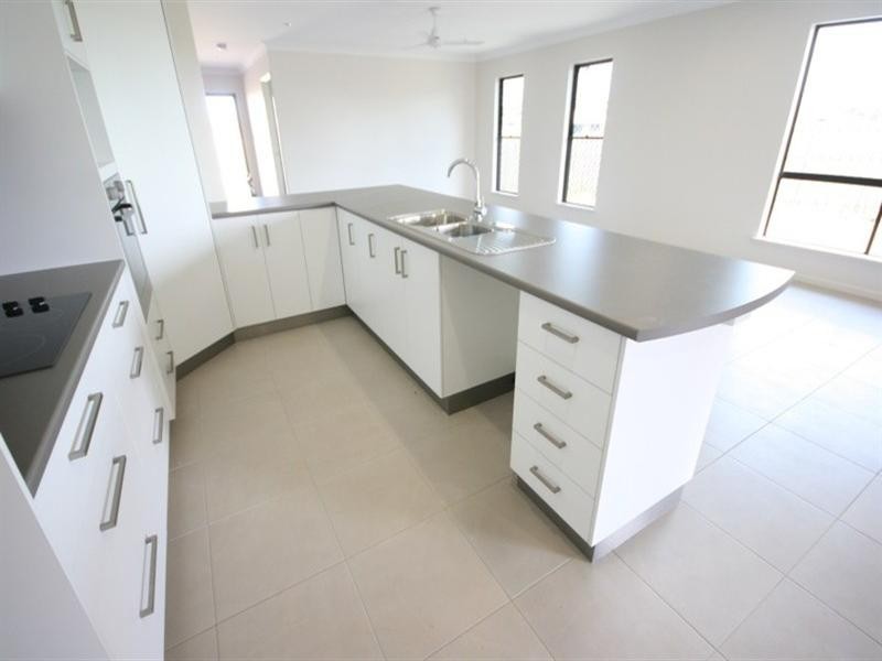 11 Reef Drive, Sarina QLD 4737