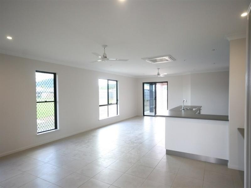 11 Reef Drive, Sarina QLD 4737