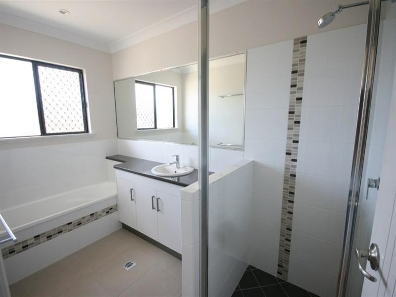 11 Reef Drive, Sarina QLD 4737