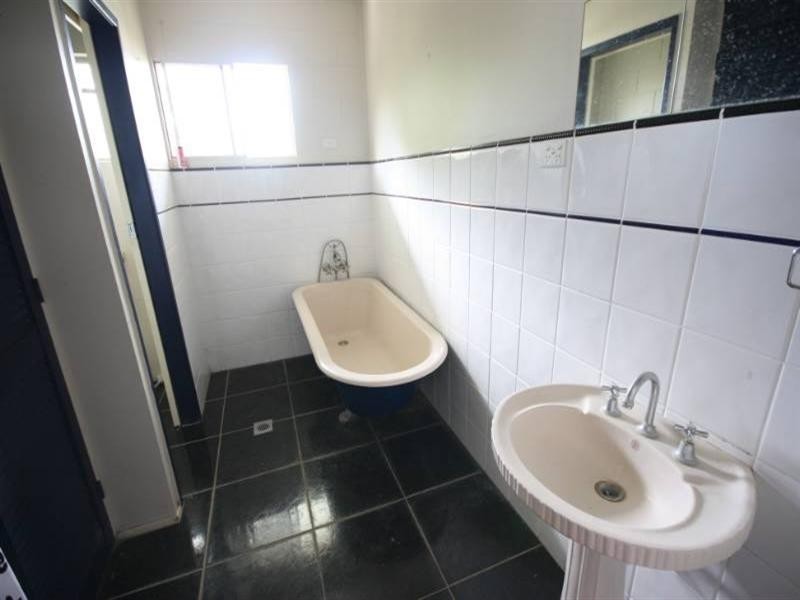 6 McCarthy, Sarina QLD 4737