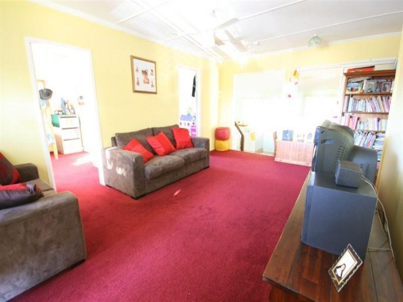 52 Beach Road, Sarina QLD 4737