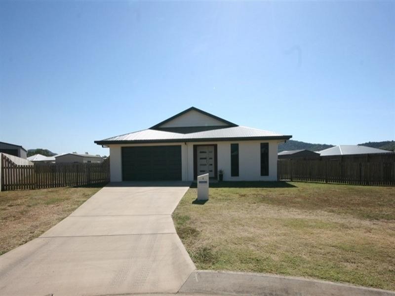 6 Credlin, Sarina QLD 4737