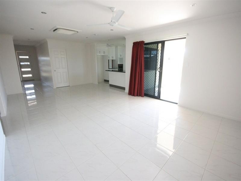 6 Credlin, Sarina QLD 4737