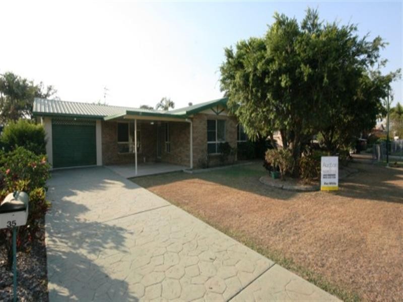35 Cemetery Road, Sarina QLD 4737
