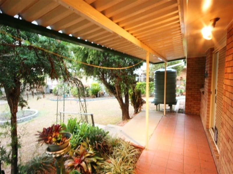 35 Cemetery Road, Sarina QLD 4737
