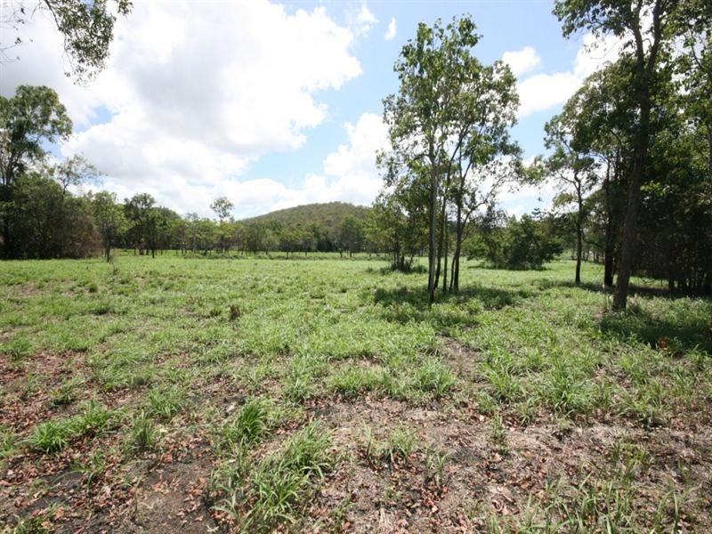 8 Golf Course Road, Sarina QLD 4737
