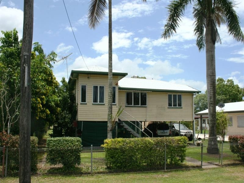 18 East Street, Sarina QLD 4737
