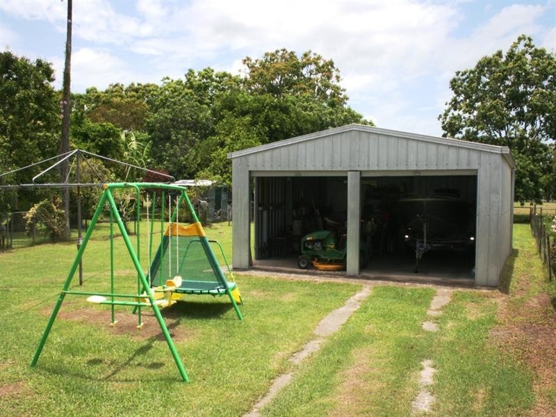 18 East Street, Sarina QLD 4737