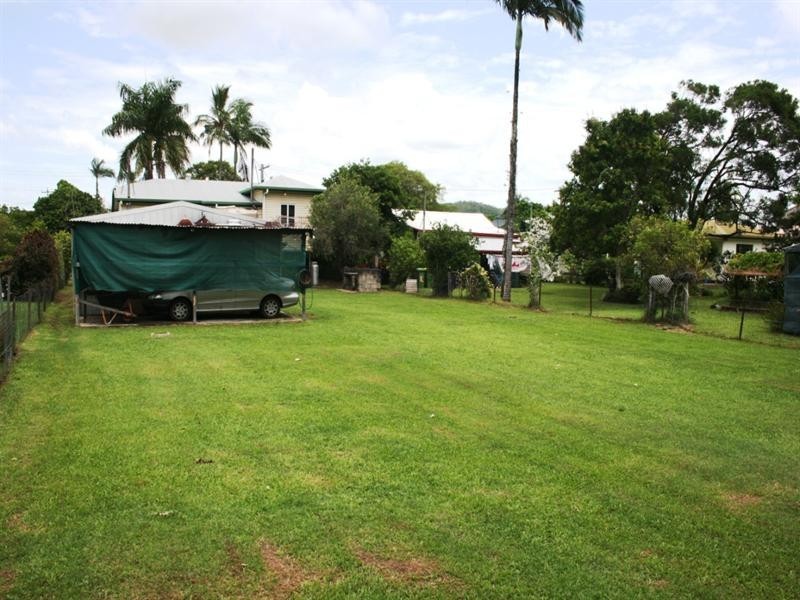 18 East Street, Sarina QLD 4737