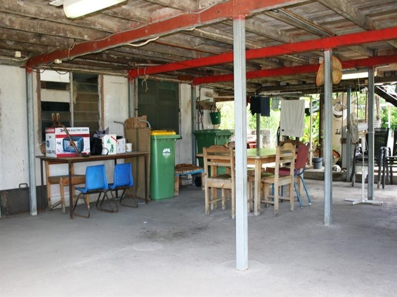 18 East Street, Sarina QLD 4737