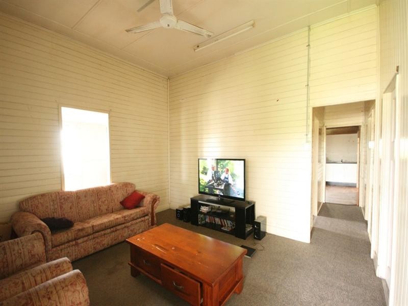 11 Landgon Street, Sarina QLD 4737