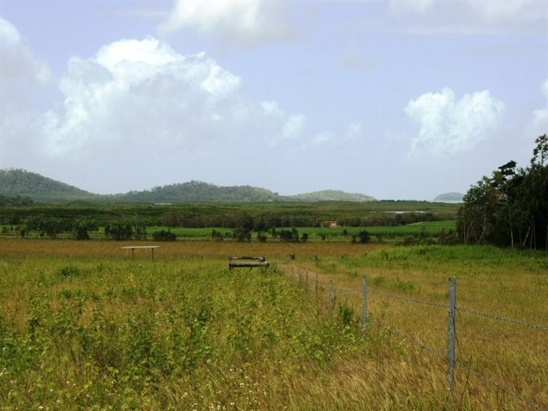 688 Sarina Beach Road, Sarina QLD 4737