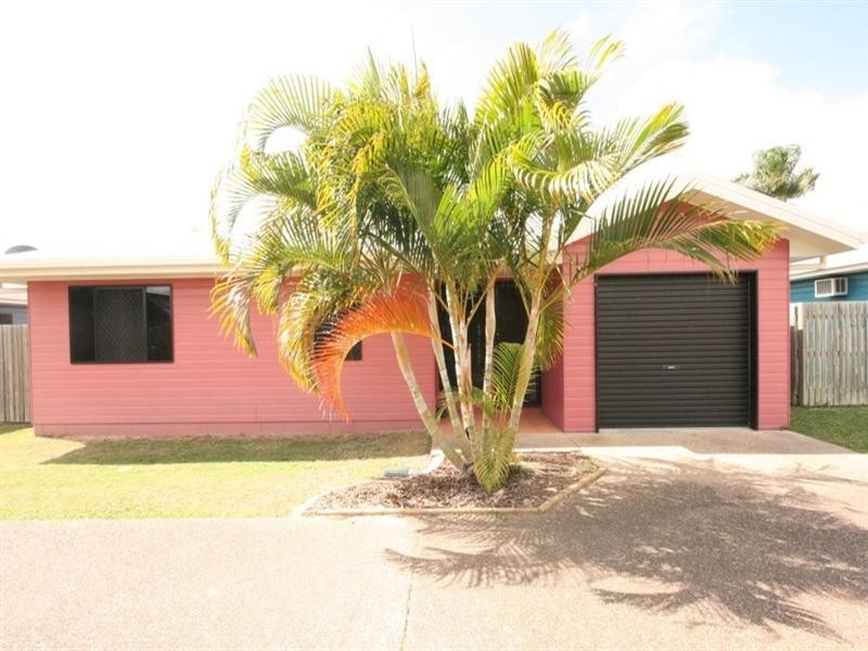 2/5 East, Sarina QLD 4737