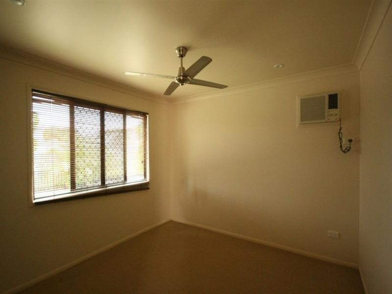 2/5 East, Sarina QLD 4737