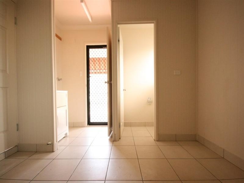 2/5 East, Sarina QLD 4737