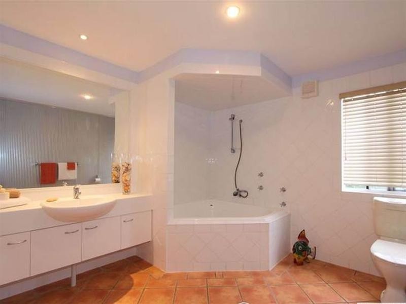 138 Barolin Esplanade, Coral Cove QLD 4670