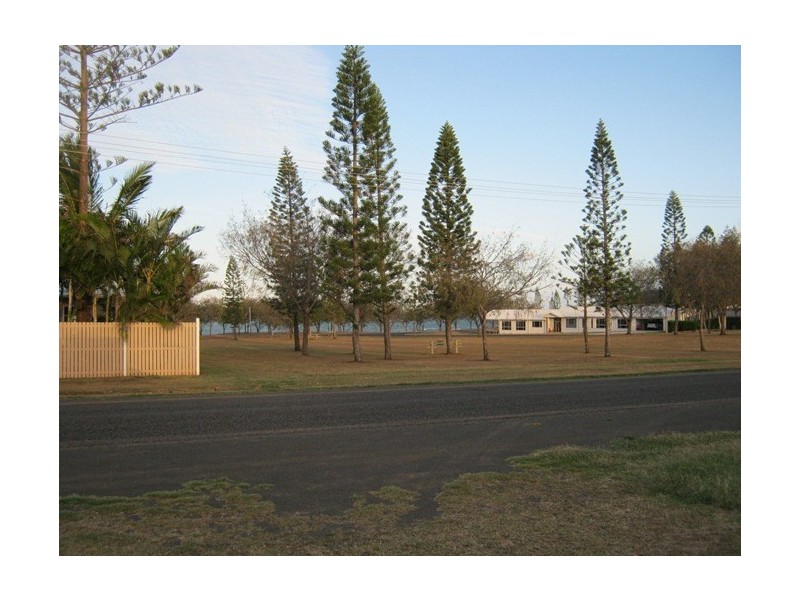 62 Bathurst, Elliott Heads QLD 4670