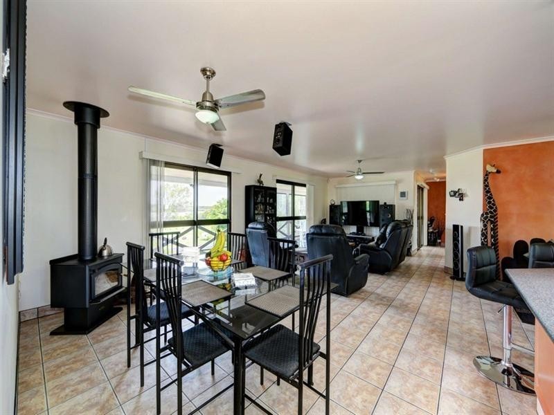 61 McIntosh Avenue, Elliott Heads QLD 4670