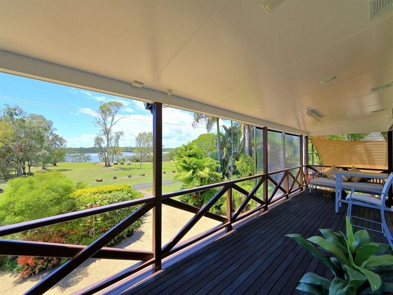 61 McIntosh Avenue, Elliott Heads QLD 4670