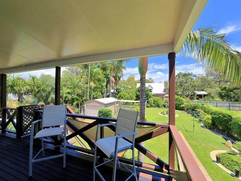 61 McIntosh Avenue, Elliott Heads QLD 4670