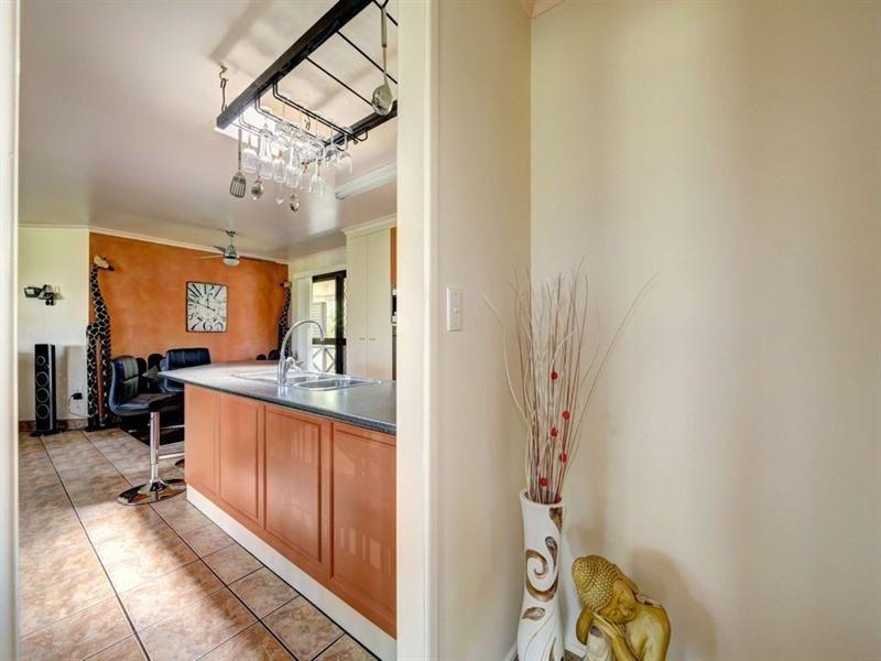 61 McIntosh Avenue, Elliott Heads QLD 4670