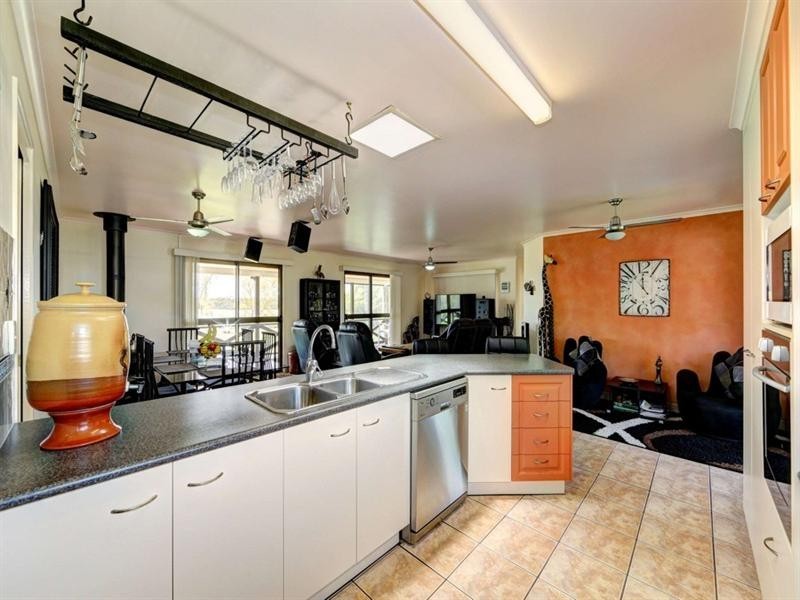 61 McIntosh Avenue, Elliott Heads QLD 4670