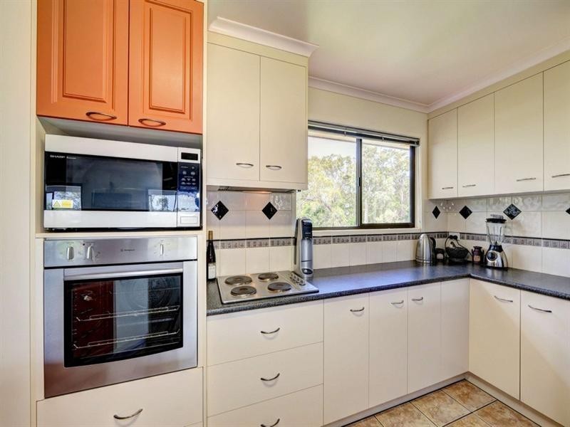 61 McIntosh Avenue, Elliott Heads QLD 4670