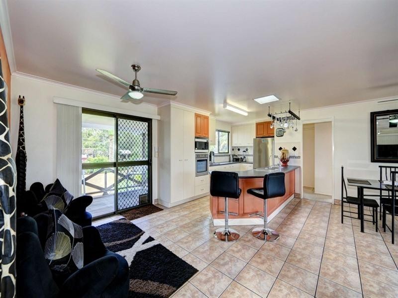 61 McIntosh Avenue, Elliott Heads QLD 4670