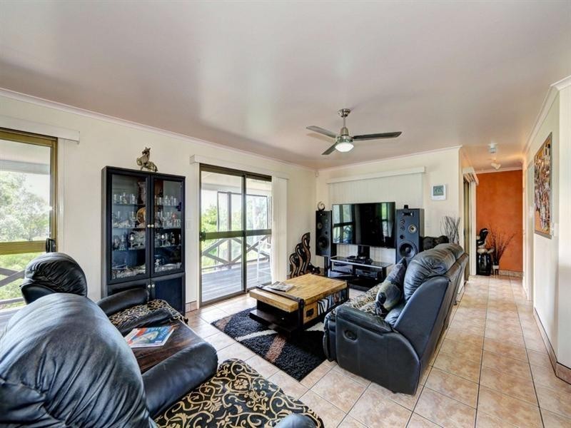 61 McIntosh Avenue, Elliott Heads QLD 4670