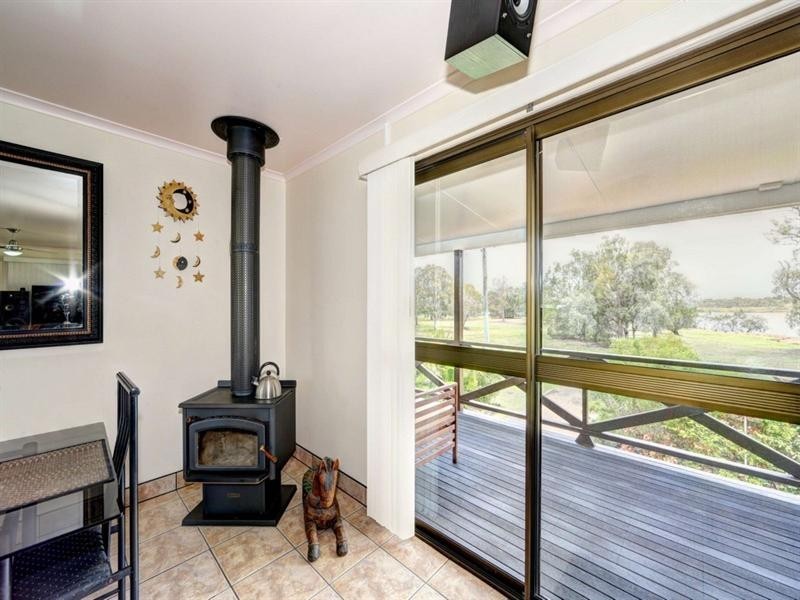 61 McIntosh Avenue, Elliott Heads QLD 4670