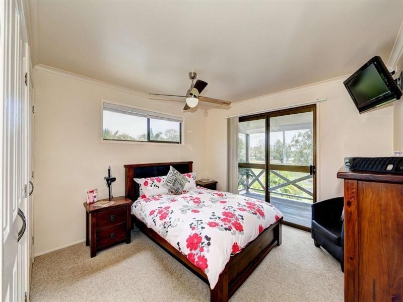 61 McIntosh Avenue, Elliott Heads QLD 4670