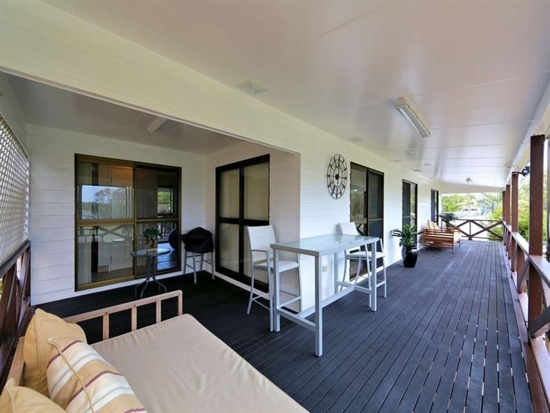 61 McIntosh Avenue, Elliott Heads QLD 4670