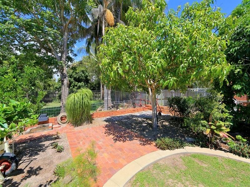 61 McIntosh Avenue, Elliott Heads QLD 4670