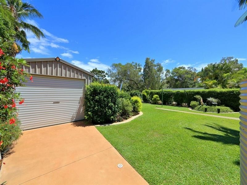 61 McIntosh Avenue, Elliott Heads QLD 4670