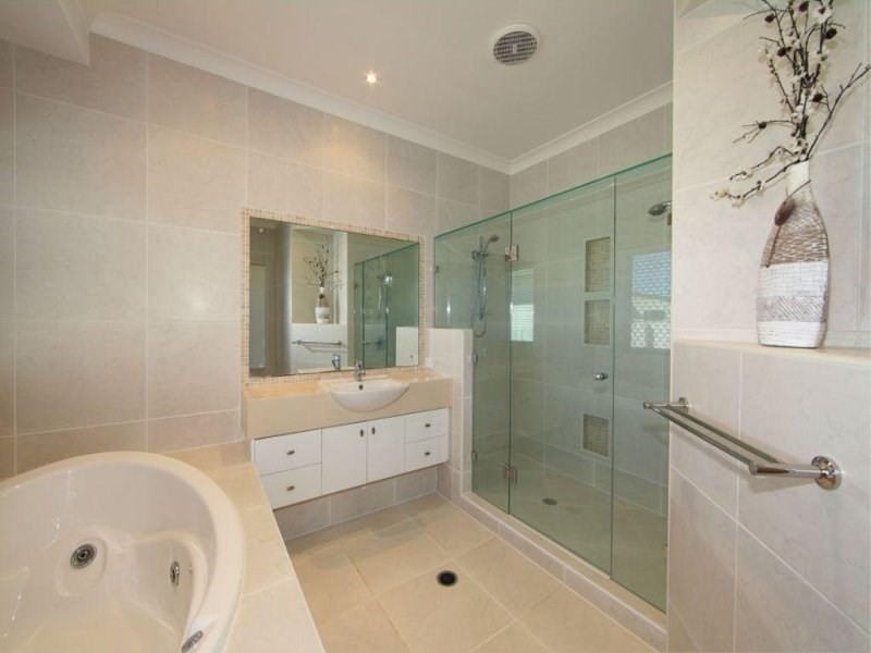 3 Tuckeroo Close, Coral Cove QLD 4670