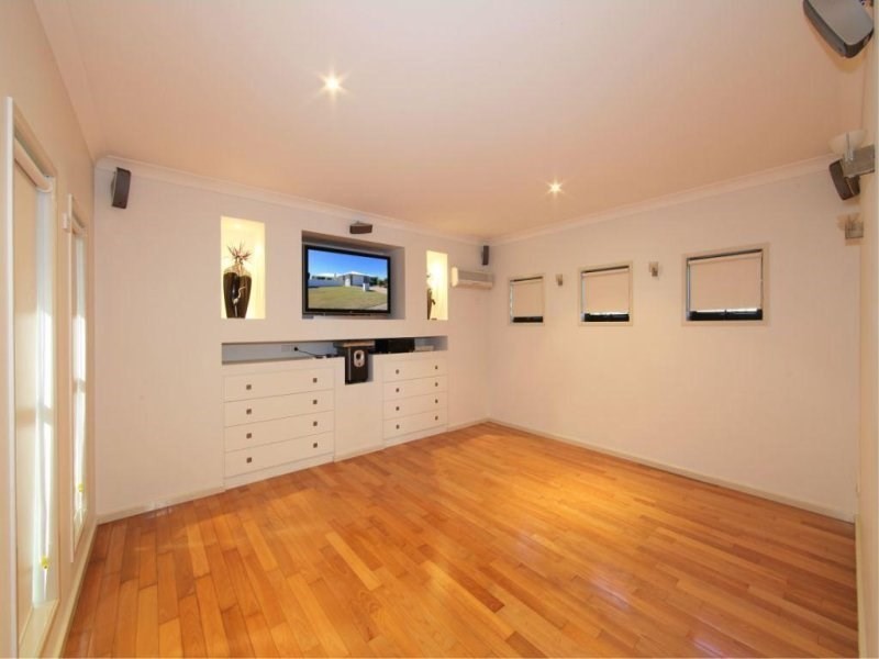 3 Tuckeroo Close, Coral Cove QLD 4670