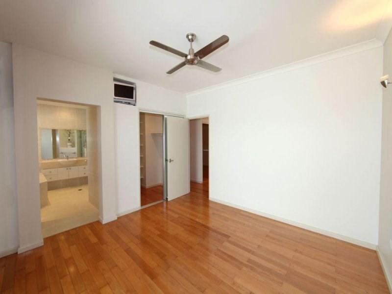 3 Tuckeroo Close, Coral Cove QLD 4670