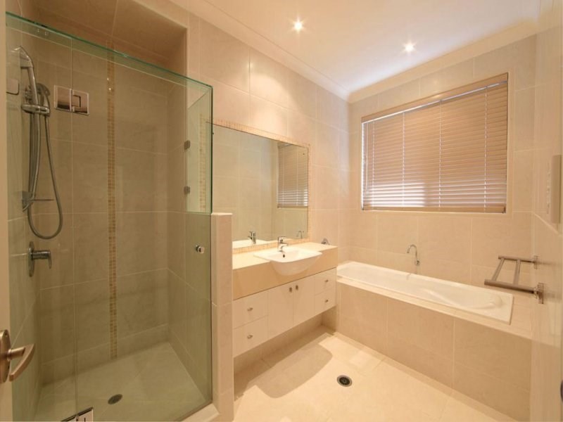 3 Tuckeroo Close, Coral Cove QLD 4670